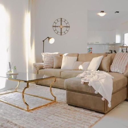 H&O Boulevard Breeze Apartment! 파포스 외부 사진