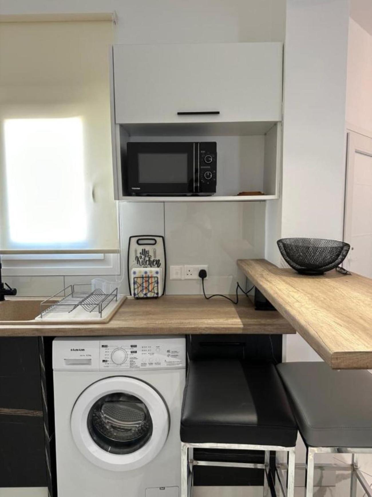H&O Boulevard Breeze Apartment! 파포스 외부 사진