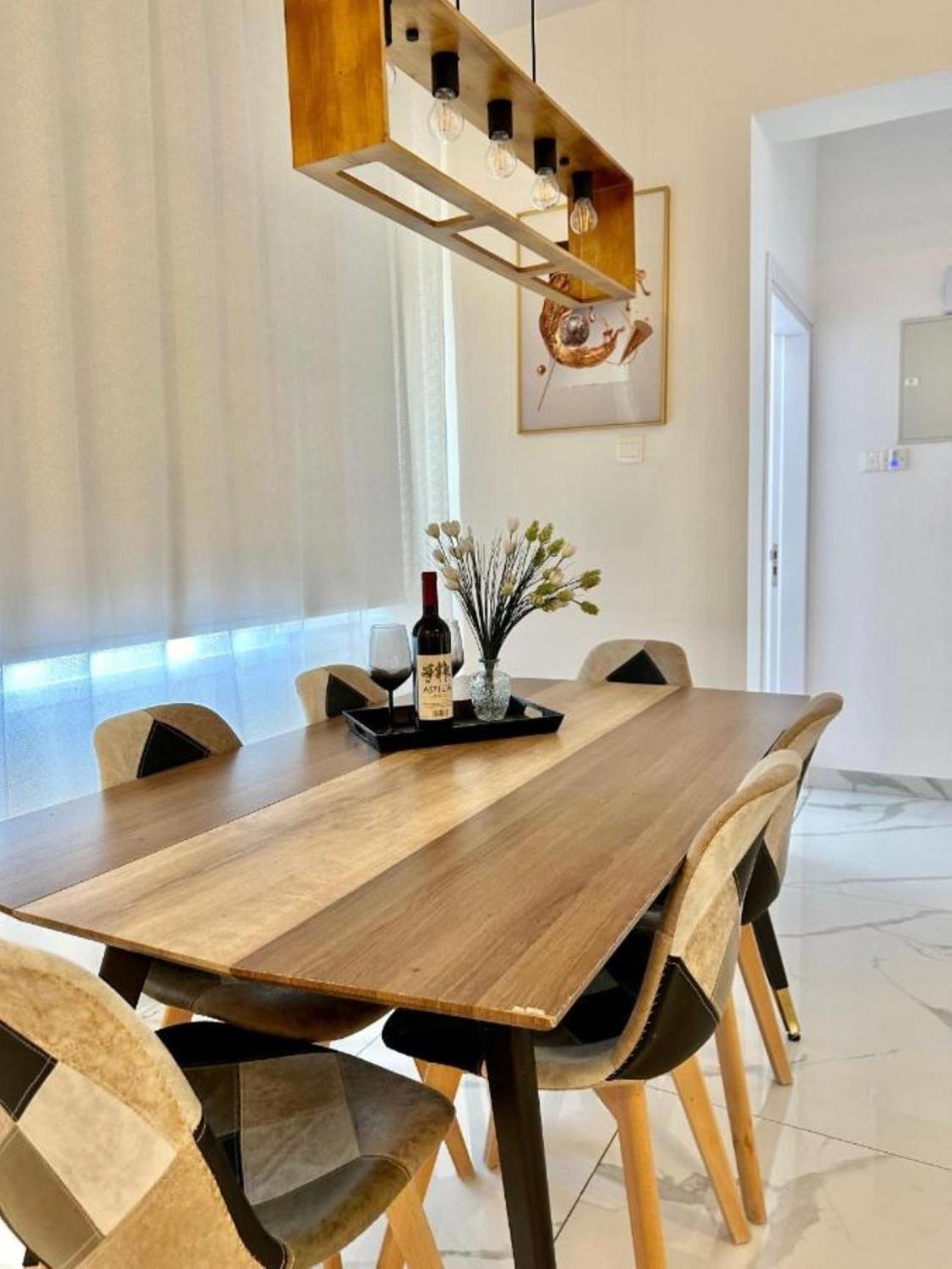 H&O Boulevard Breeze Apartment! 파포스 외부 사진