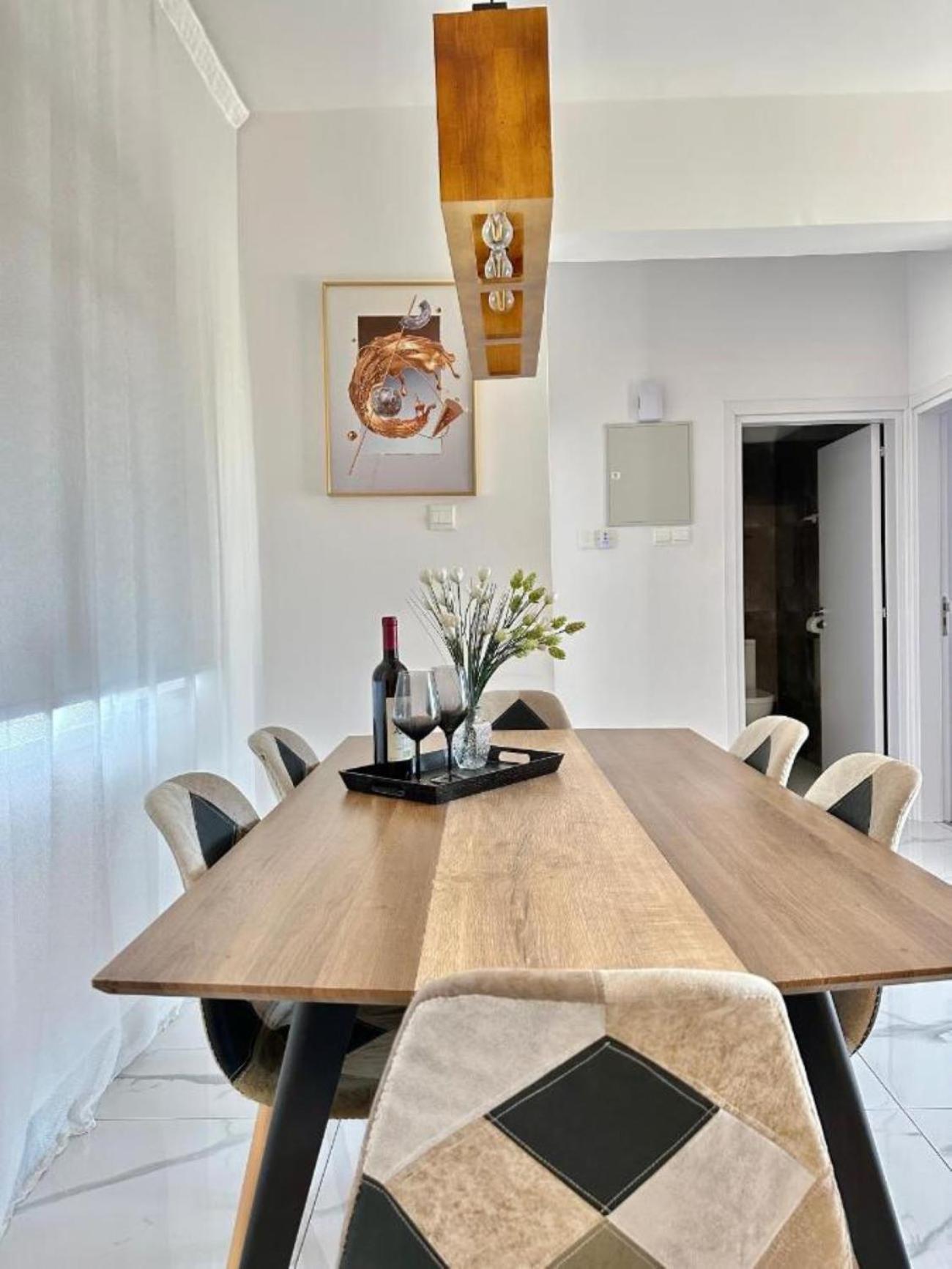 H&O Boulevard Breeze Apartment! 파포스 외부 사진