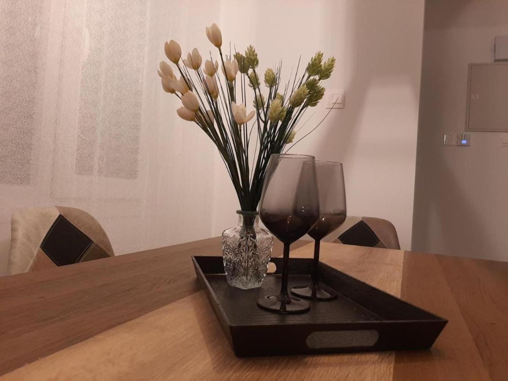 H&O Boulevard Breeze Apartment! 파포스 외부 사진