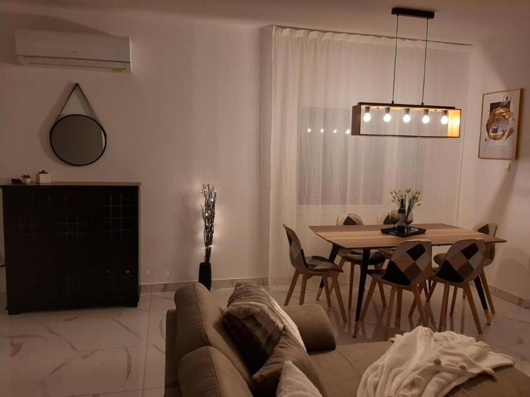 H&O Boulevard Breeze Apartment! 파포스 외부 사진