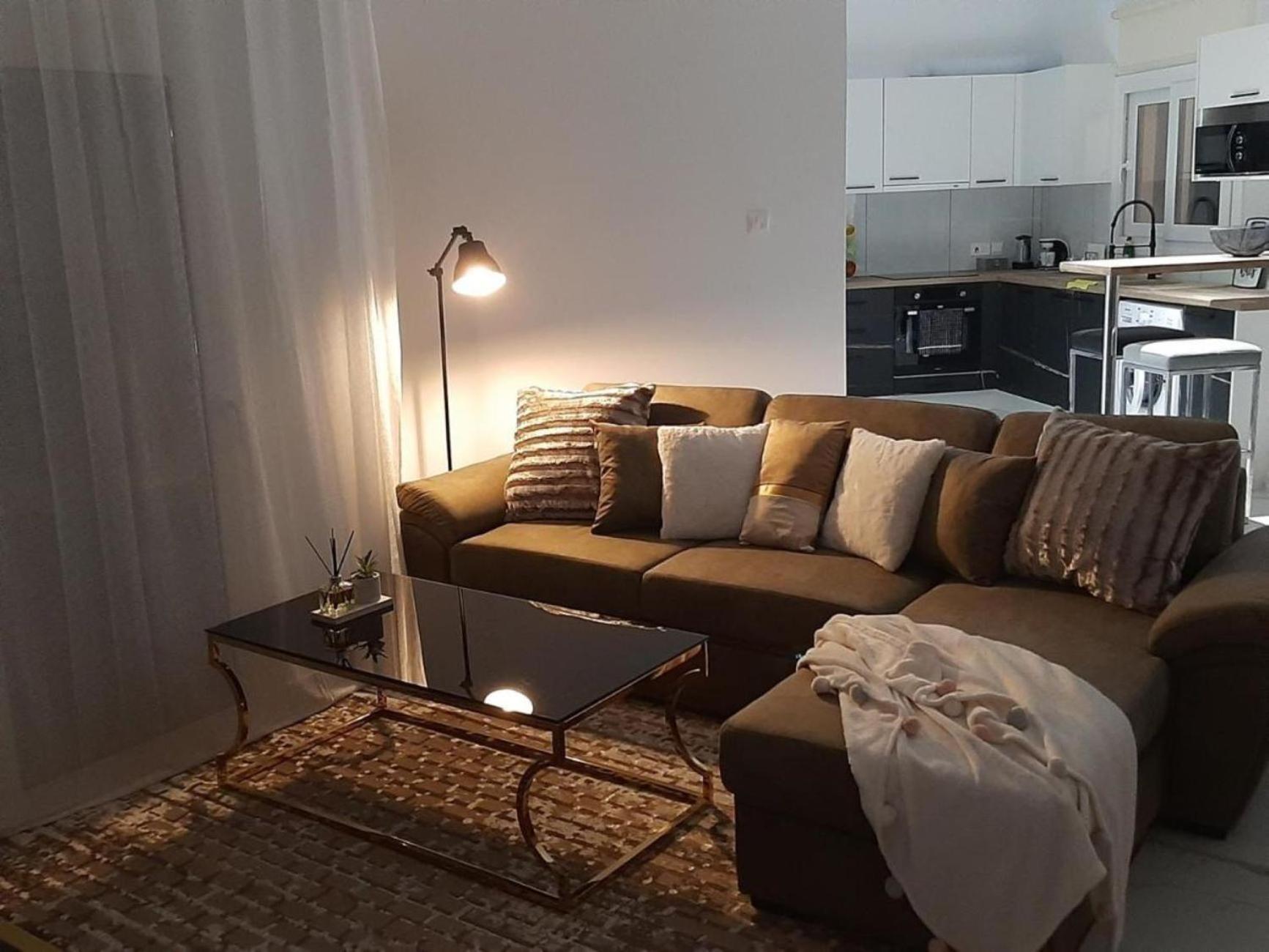 H&O Boulevard Breeze Apartment! 파포스 외부 사진