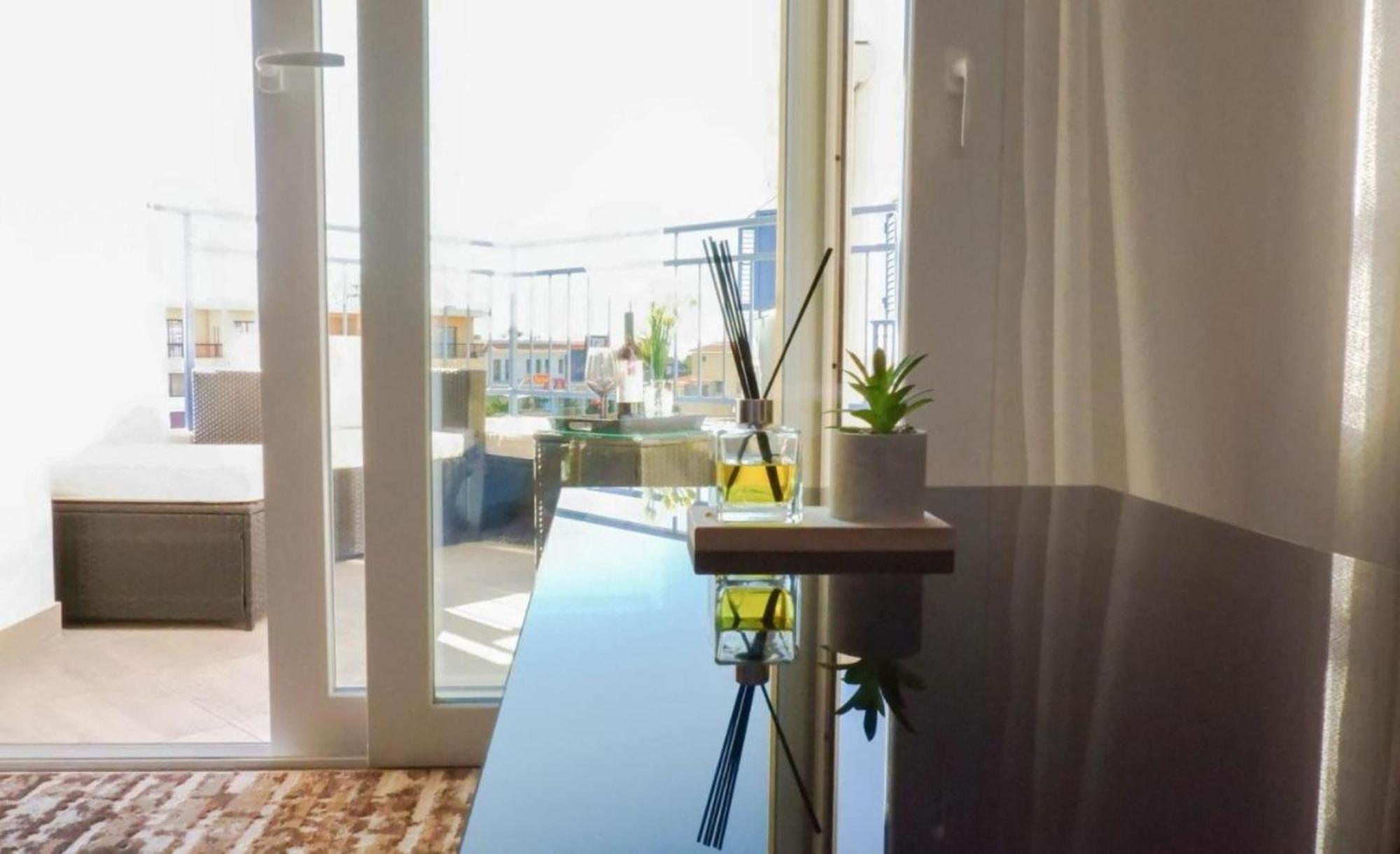 H&O Boulevard Breeze Apartment! 파포스 외부 사진